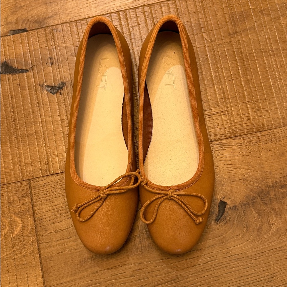 LOFT Leather Tan Ballet Flats with Bow Accent Size 8.5. Worn Once!